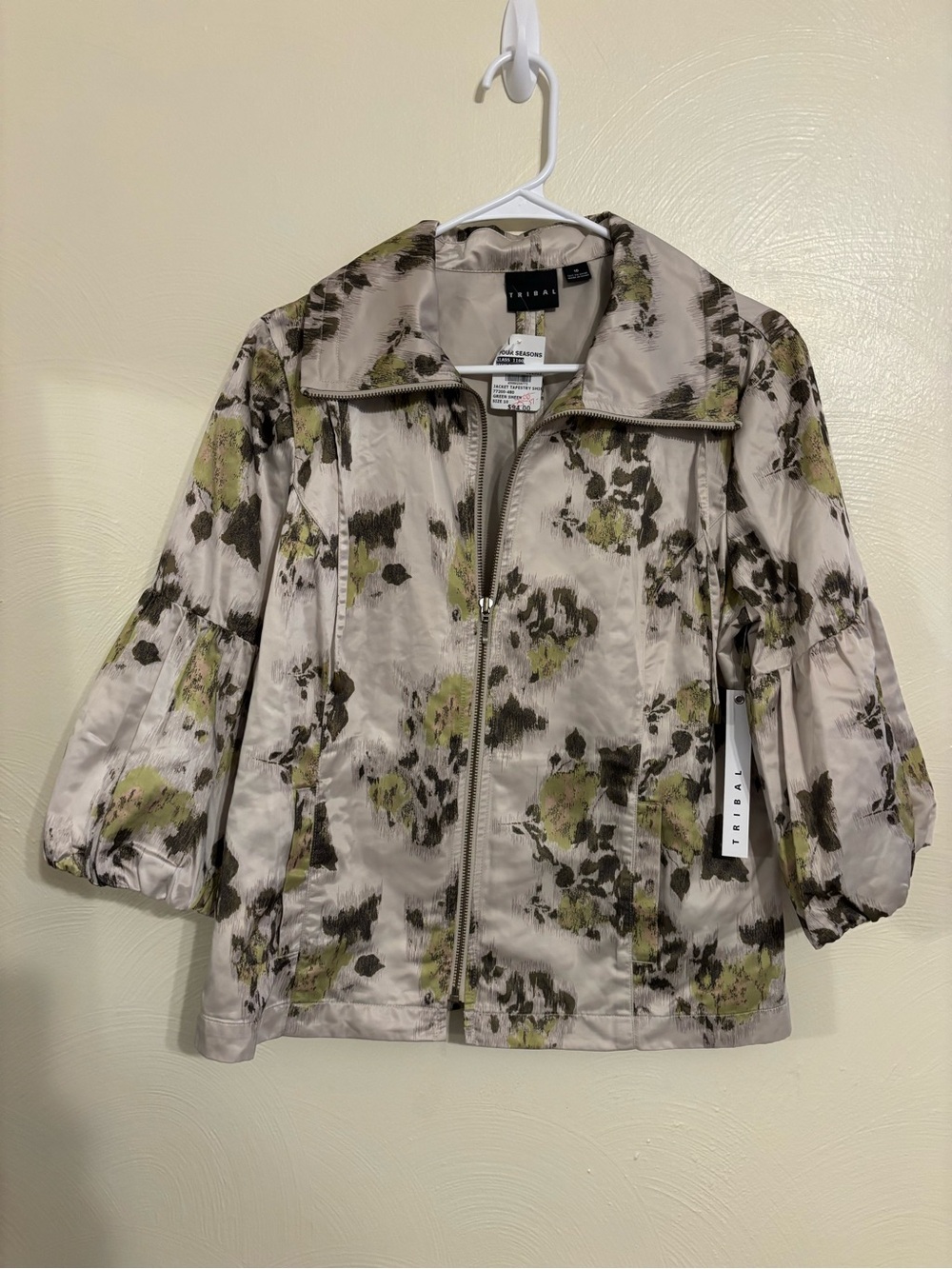 Tribal Womens Size 10 Floral Tapestry Jacket Green Beige Ruched Sleeve NWT
